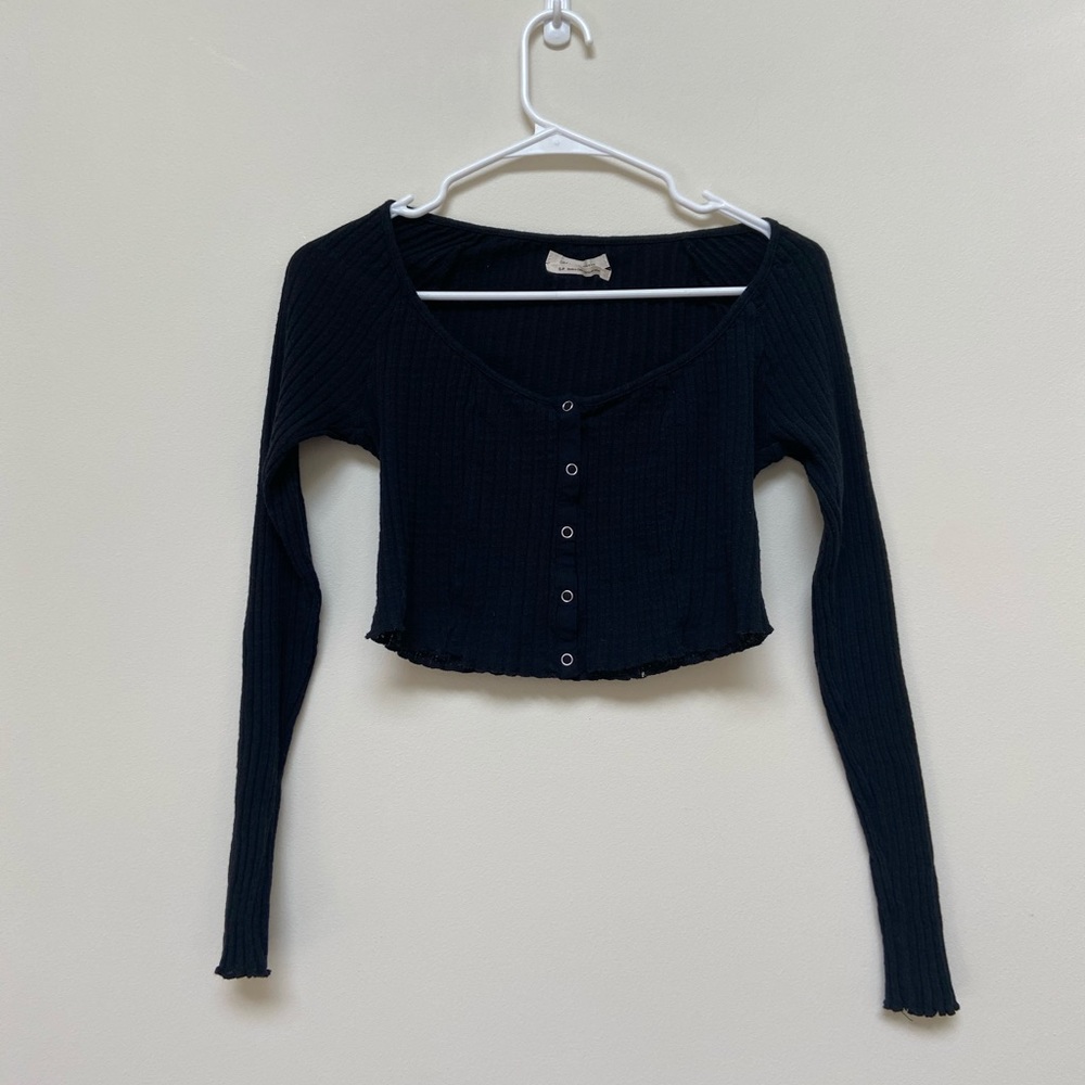 UO button up black cropped Longsleeve